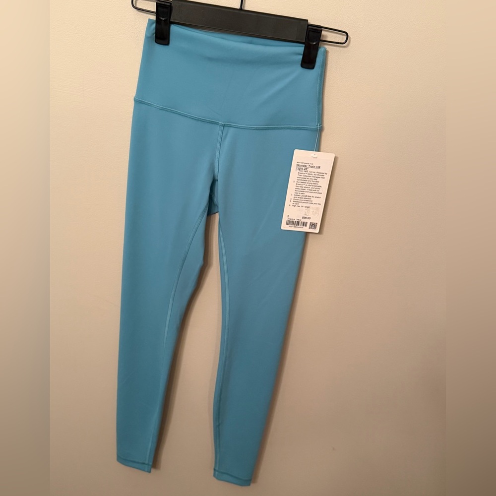 318. NWT Lululemon Wunder Train 28” Inseam in Washed Blue